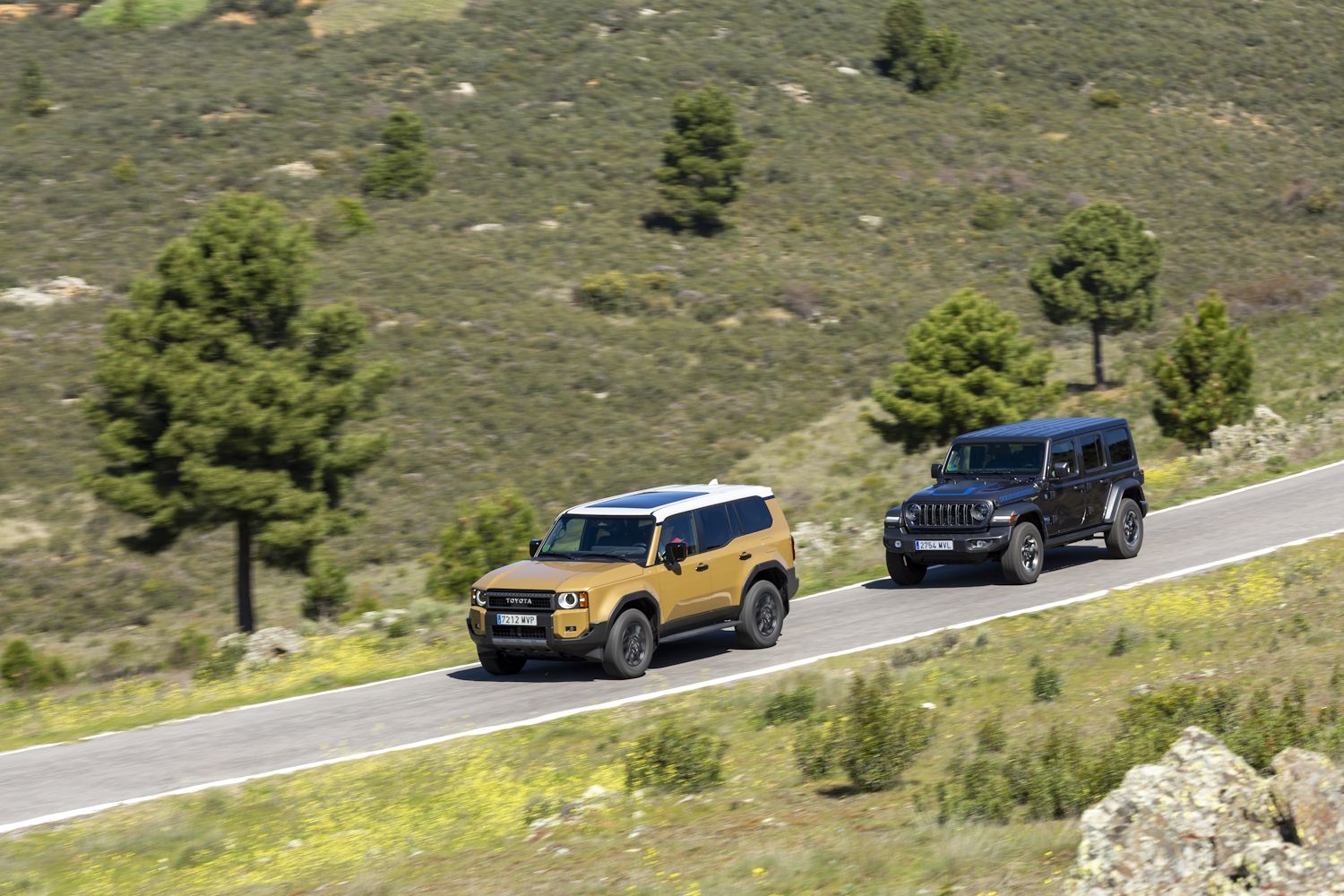 Toyota Land Cruiser vs Jeep Wrangler 4xe Rubicon