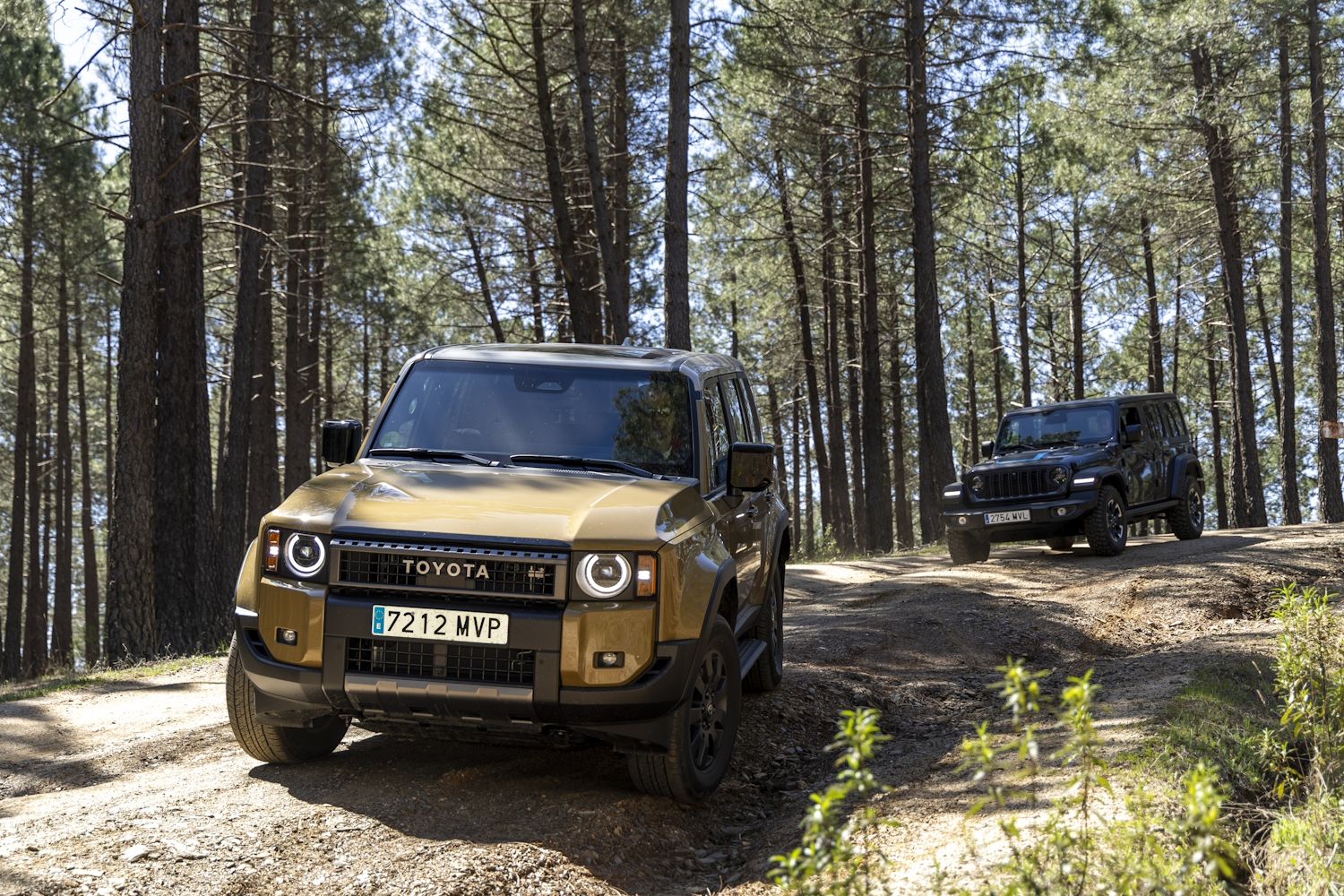 Toyota Land Cruiser vs Jeep Wrangler 4xe Rubicon