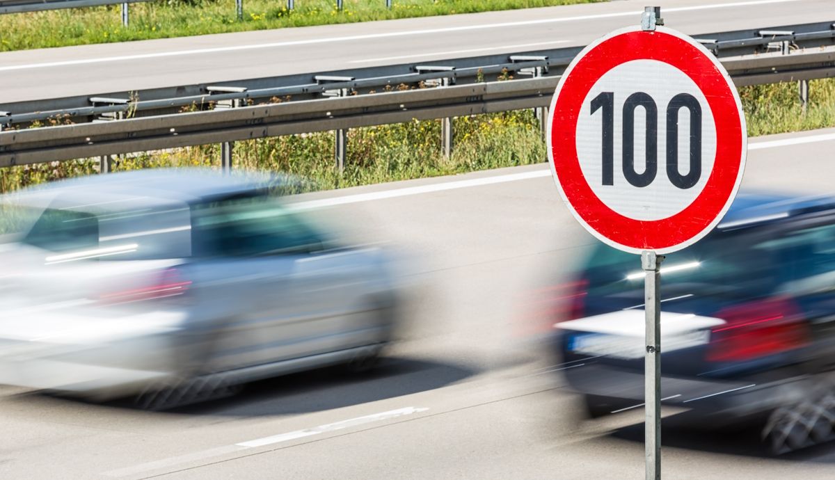 A 100 kmh en autopistas y autovías y a 80 en convencionales, nuevos límites de velocidad