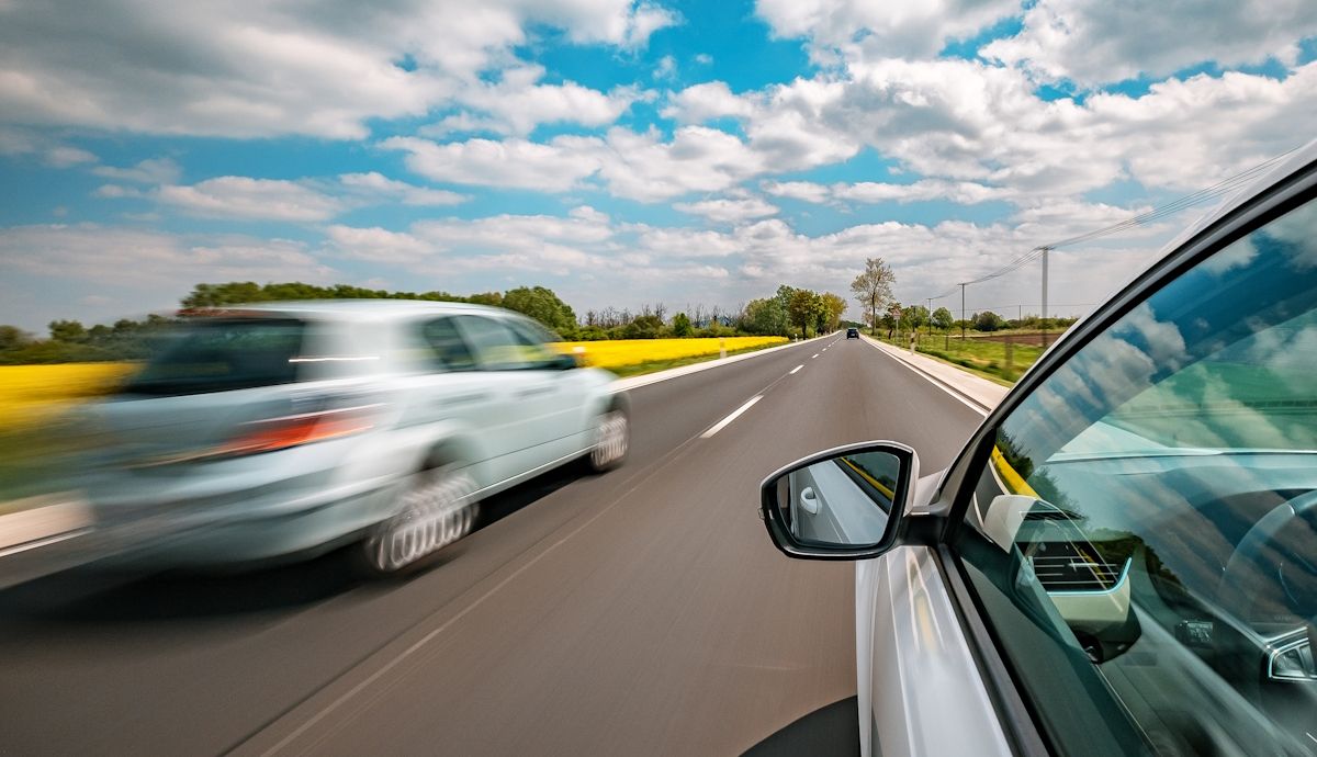 Nuevas normas para adelantar en carretera y otra prohibición que la DGT va a aprobar ya en España