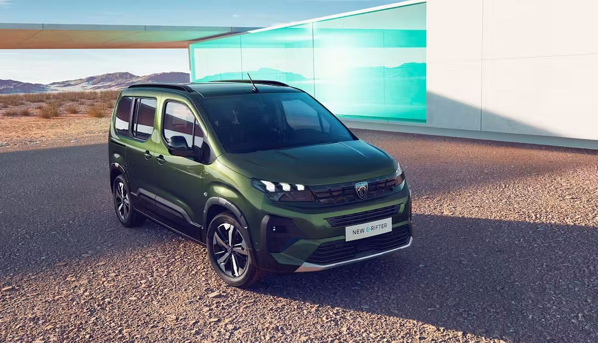 Es una de las furgonetas familiares más vendidas y estrena cambios, así es el Peugeot Rifter 2026