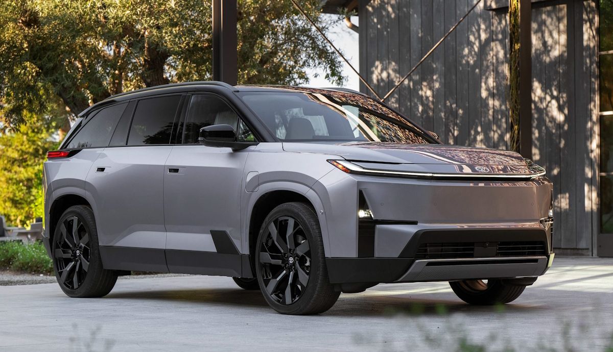 Vuelve el Toyota Highlander y lo hace transformado en un SUV gigante, eléctrico y con 7 plazas