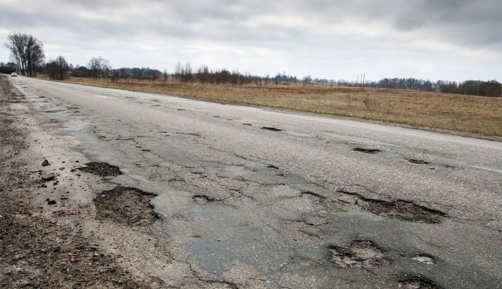 Denuncian el lamentable estado de las carreteras, así puedes reclamar ya los daños de tu coche