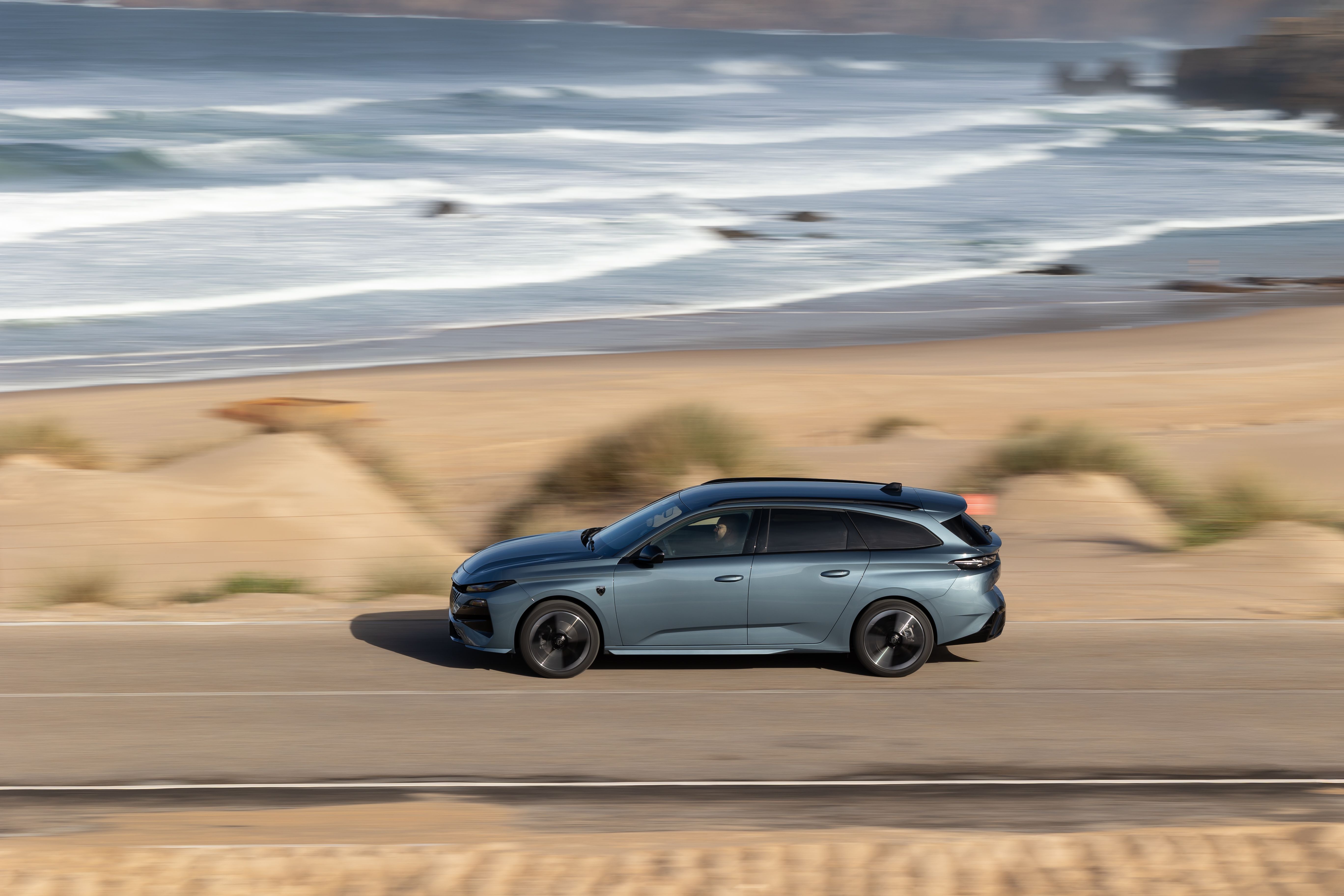 PEUGEOT 308&308SWTESTDRIVE 0179TC