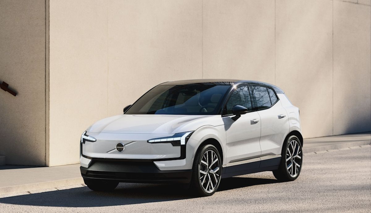 Es un SUV que enamora y ahora convence aún más, el Volvo EX30 estrena un nuevo motor de acceso