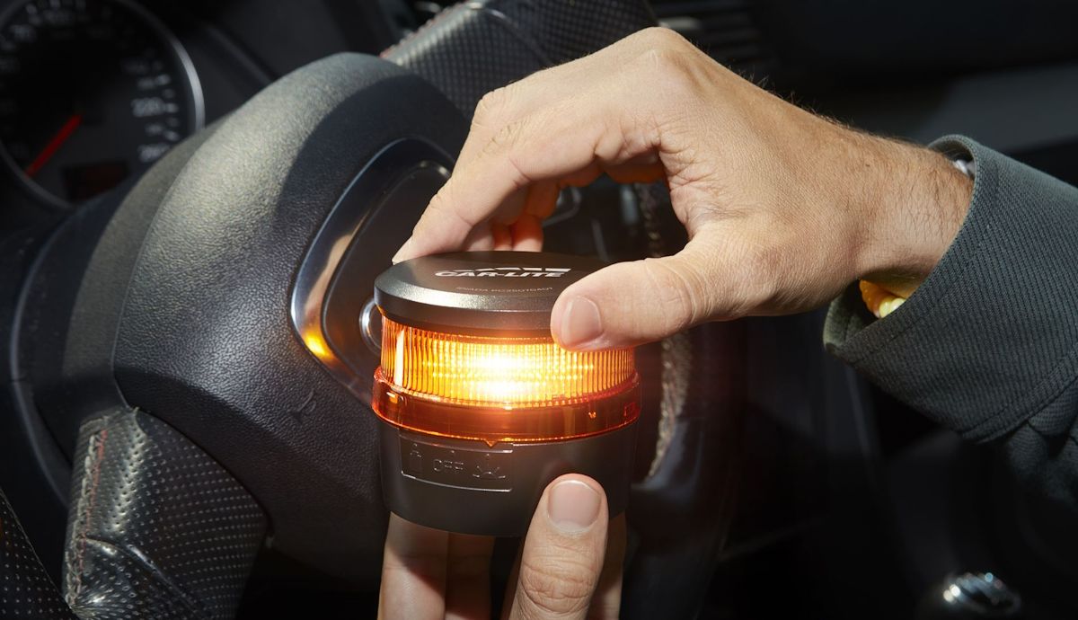 Confirman si las balizas V16 son ilegales, pasarán la ITV o supondrán multas, UE y España responden