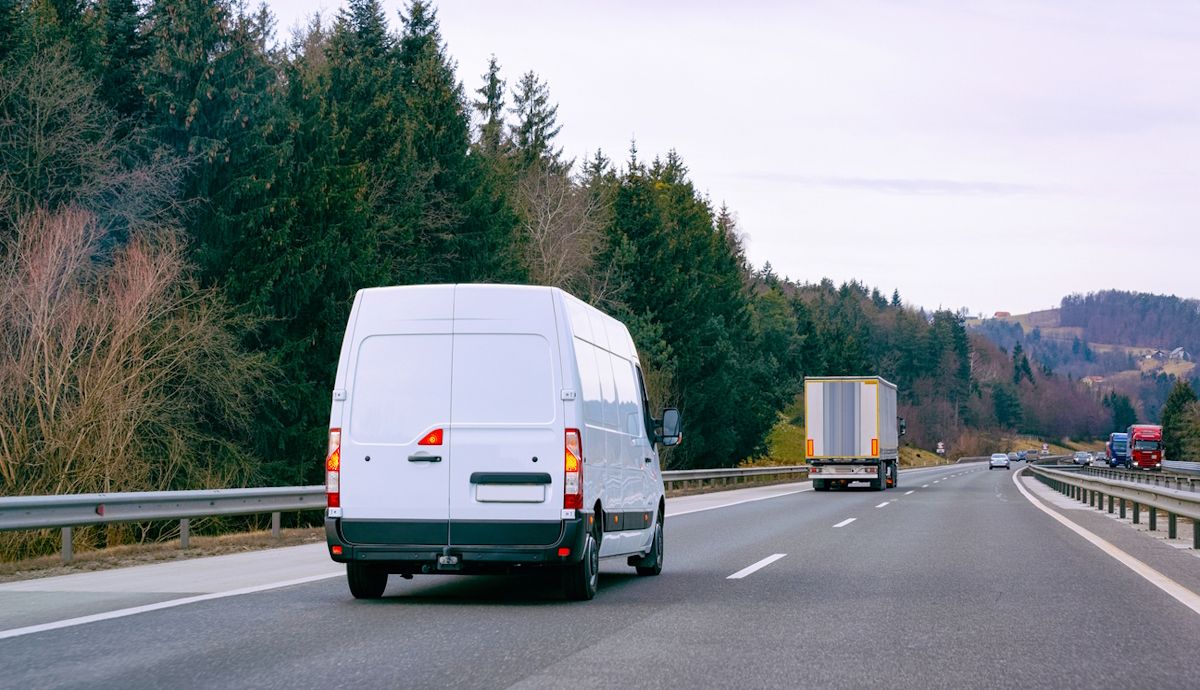 Sin limitadores de velocidad, Europa quiere quitarlos ya para un nuevo tipo de vehículos