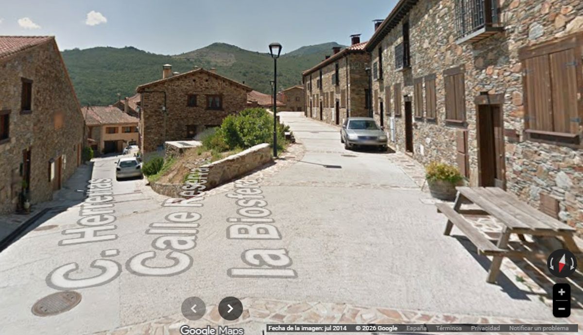 El pueblo donde se matriculan ya hasta 70 coches por habitante, son todos multimillonarios