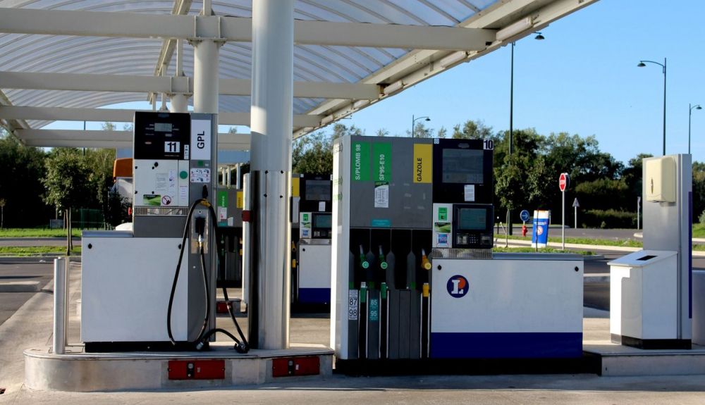 Las gasolineras E.Leclerc en Francia prometen ya descuentos próximos de 30 céntimos de euro en el litro de los combustibles