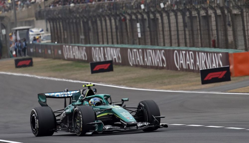 Fernando Alonso confiesa, que no sentía ni manos ni pies por las vibraciones del AMR26