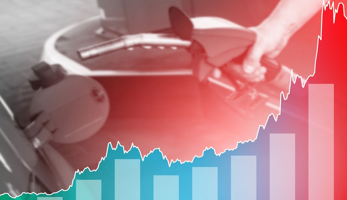 El precio de los combustibles está desatado y se encarecerá más, los 2 € el litro, ya una realidad