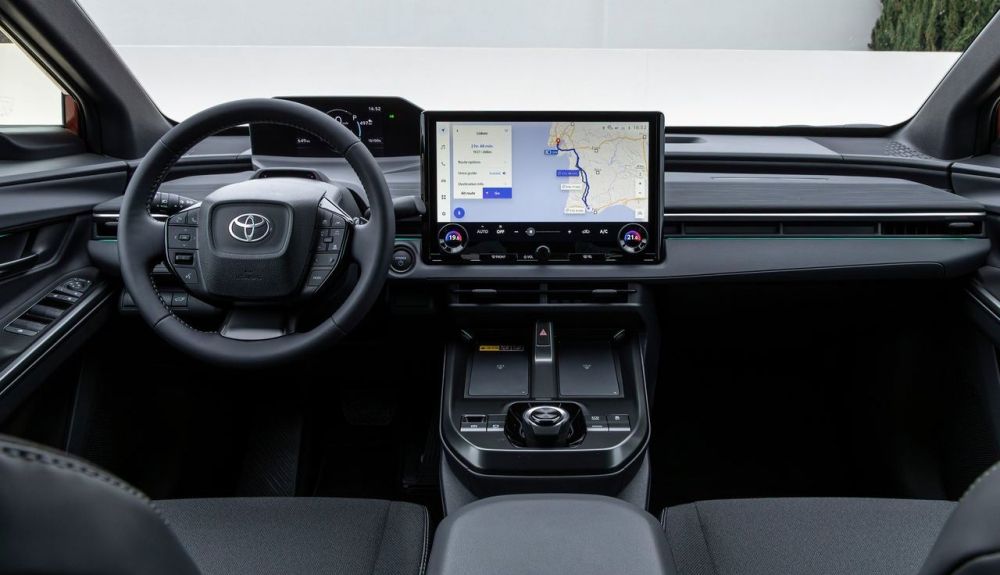 Interior del Toyota C-HR+ 2026
