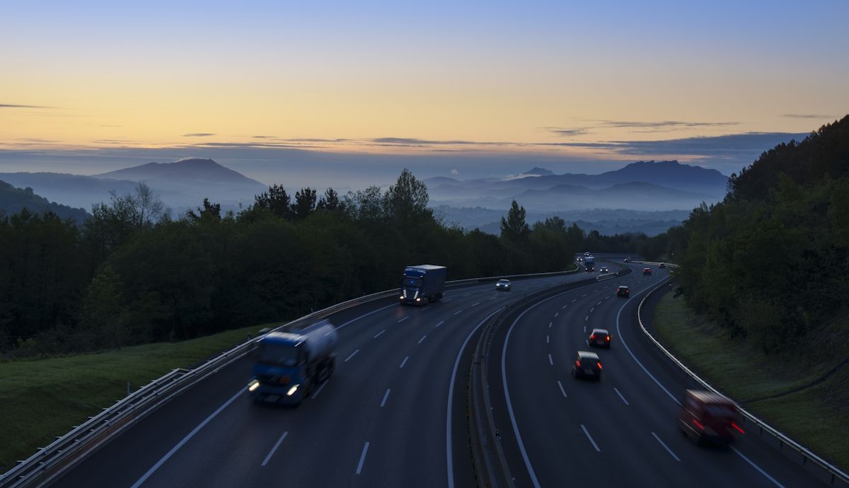 Los coches ya pagan impuestos, por qué también ahora ya por su uso y kilómetros recorridos