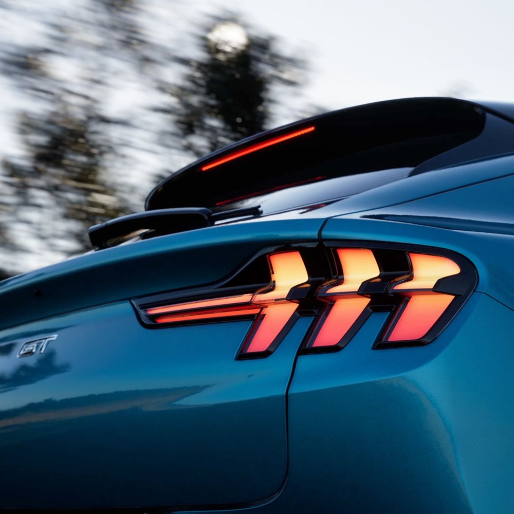 Ford Mustang Mach-e GT Azul Adriatic