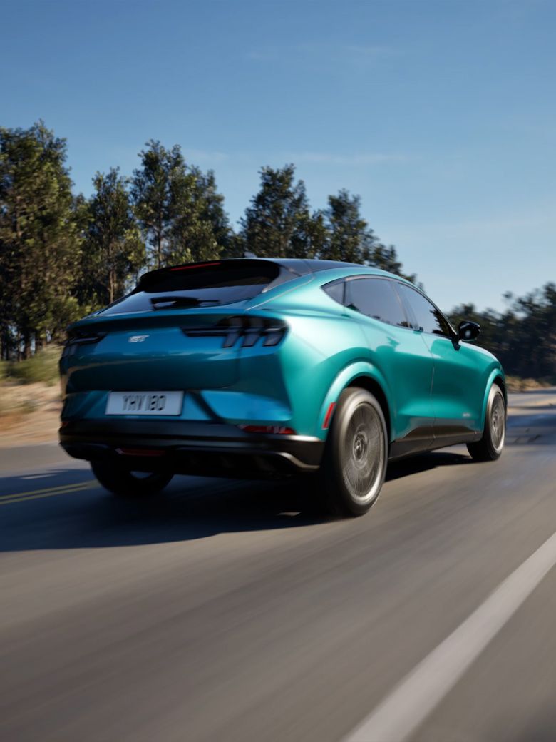 Ford Mustang Mach-e GT Azul Adriatic