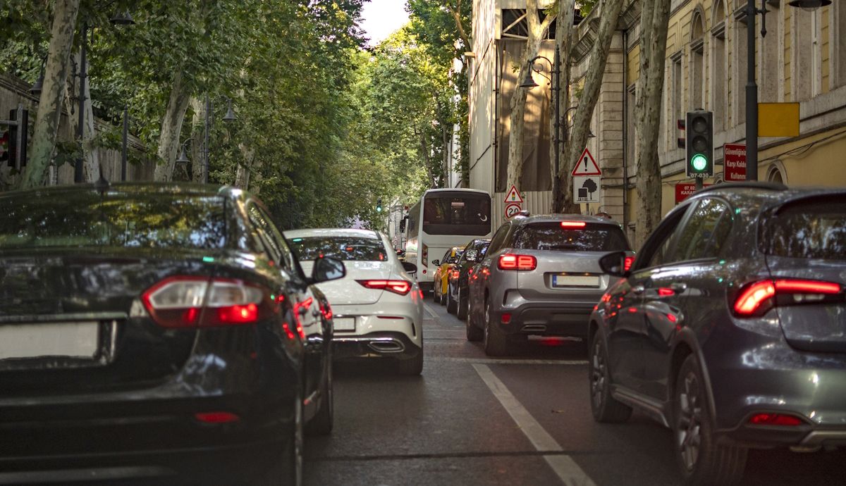 Se van a seguir vendiendo coches diésel y gasolina en Europa, la realidad que no nos cuentan