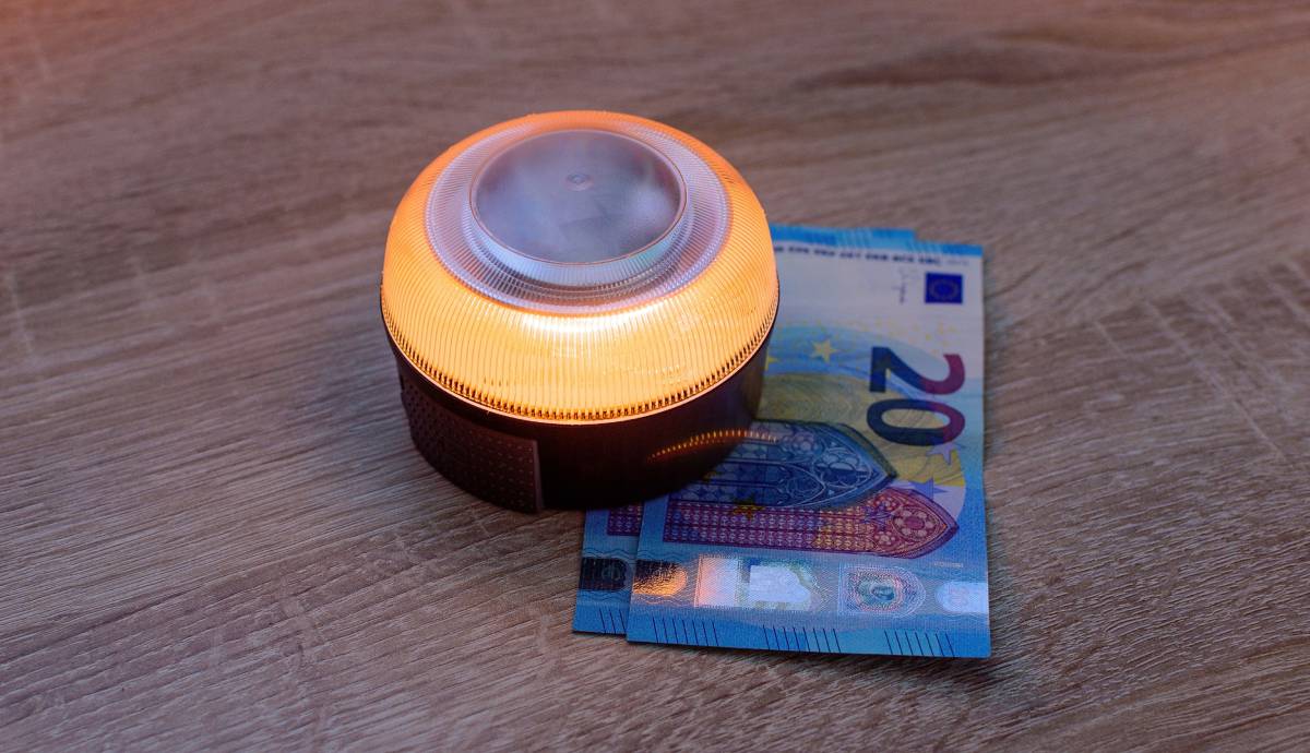 Atención: no compres estas cinco balizas V16 porque la DGT les ha retirado la certificación