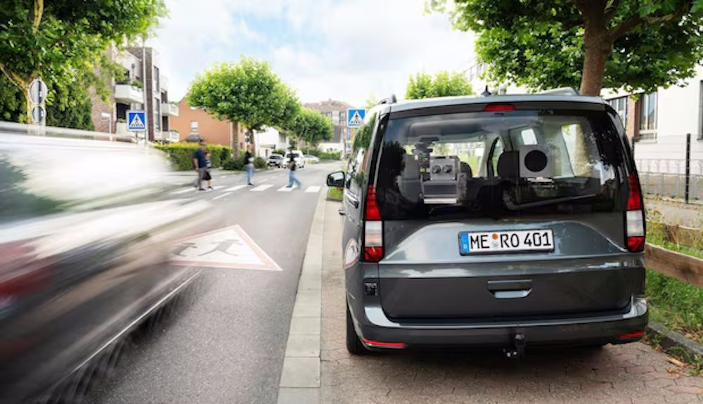 Radar de última generación modelo Jenoptik, camuflado y como los que ha comprado la DGT 