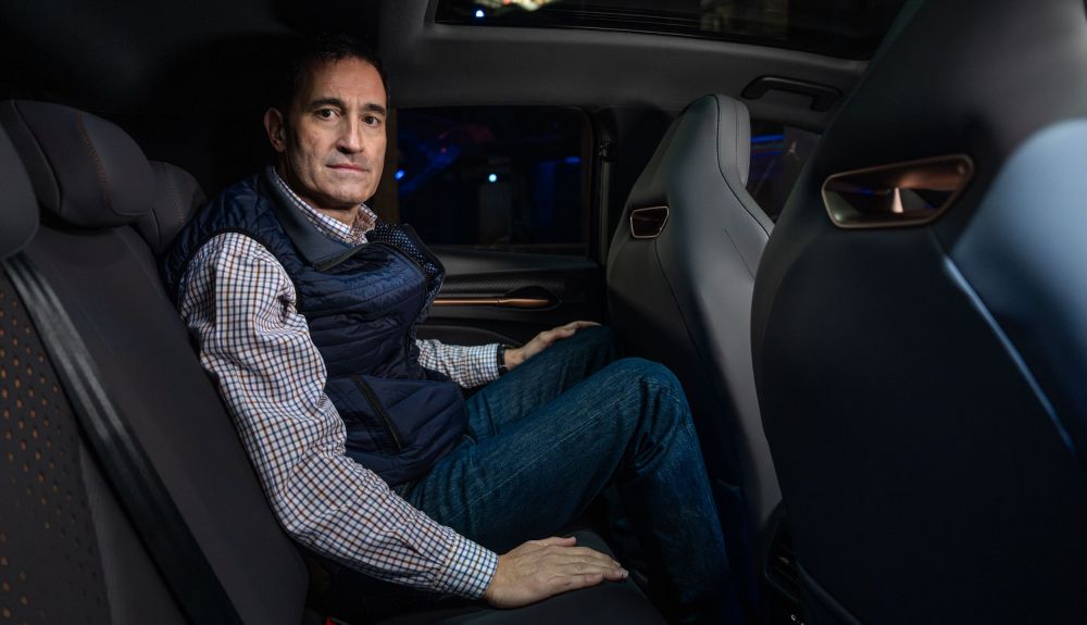 El espacio para las piernas es generoso y el asiento no queda demasiado bajo para personas en torno a 1,75 m.