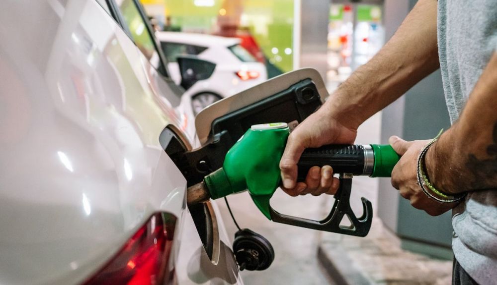 Tregua en las gasolineras, el diésel sube, está en precios máximos y peligra la rebaja del IVA