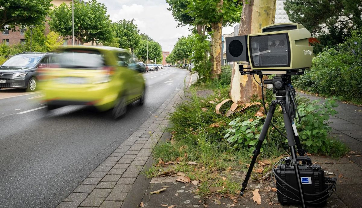 Confirmados los nuevos radares de la DGT que multan hasta de noche y en 6 carriles de doble sentido