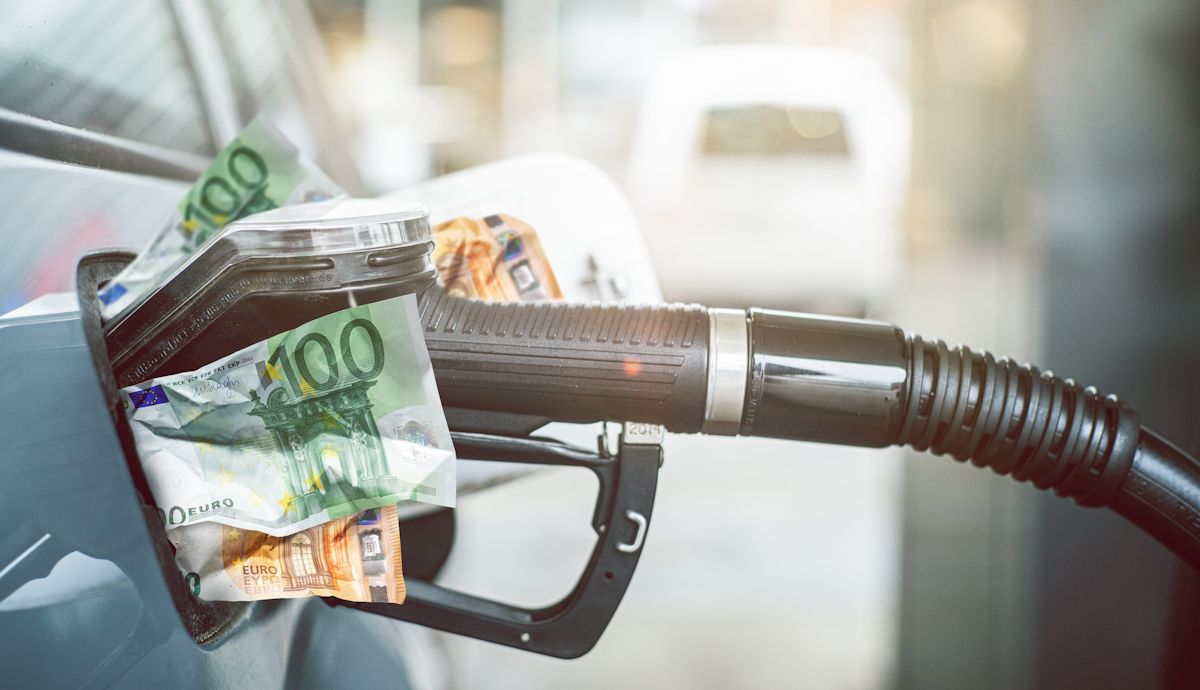 Europa quiere acabar ya con los coches diésel, gasolina e híbridos