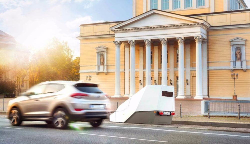 Radar Enforcement Trailer de Vitronic instalado en una calle de Europa