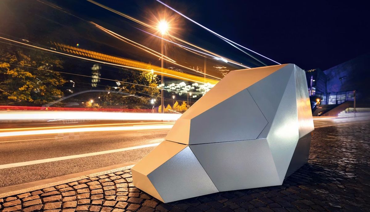 No es una cápsula para enviar a la luna, es el último radar que todo lo ve y que ya multa en España FOTO Vitronic