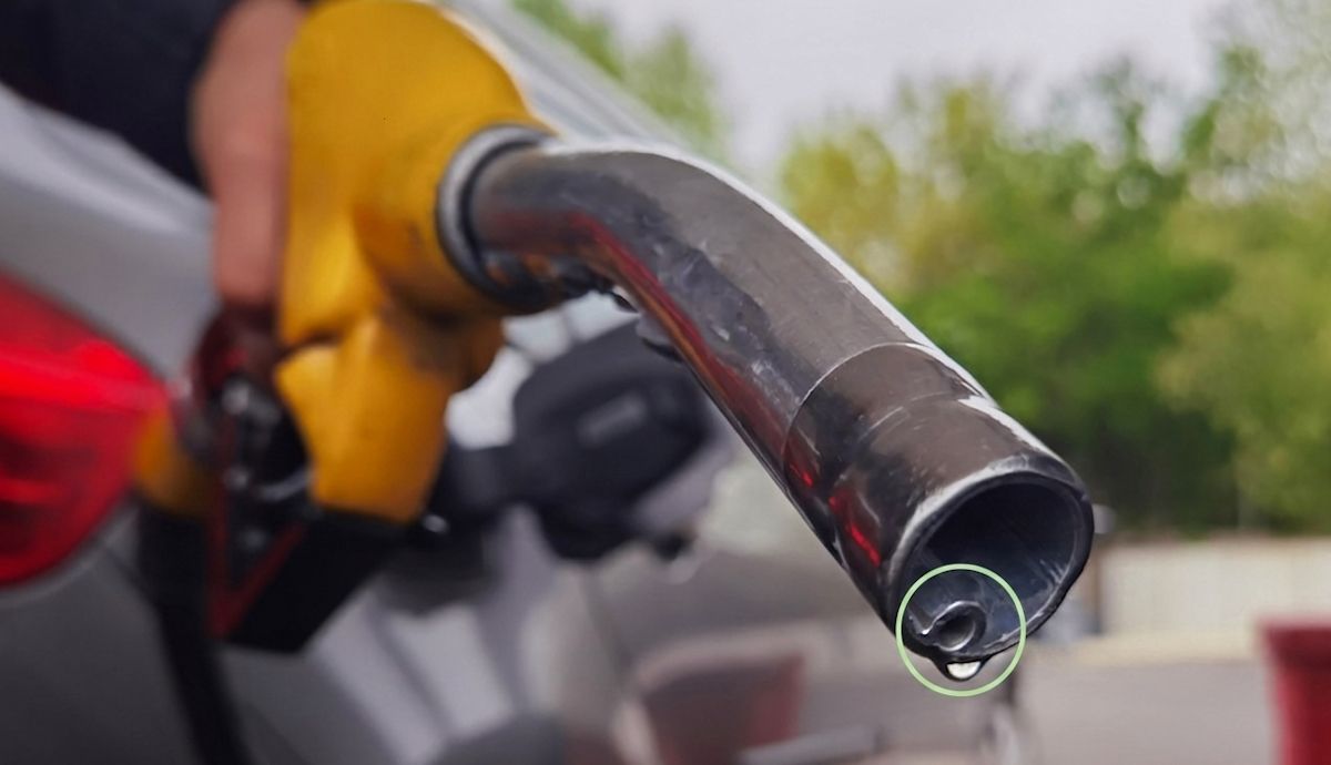 Para qué sirve el esencial pequeño orificio en la boquilla de combustible, con 85 años de historia