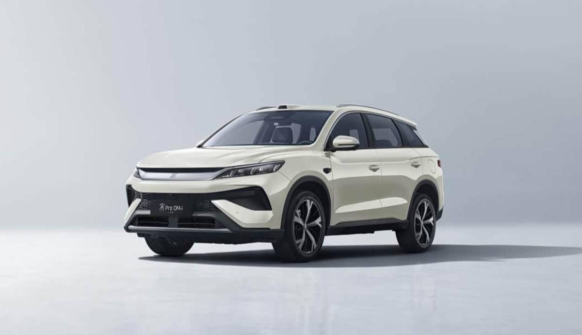 BYD sigue mirando por encima: presenta su nuevo híbrido enchufable con 300 km de autonomía eléctrica