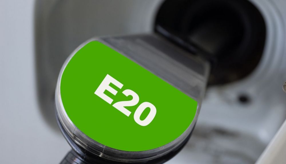 Europa quiere introducir ya el combustible “salvador” E20, nueva biogasolina más barata