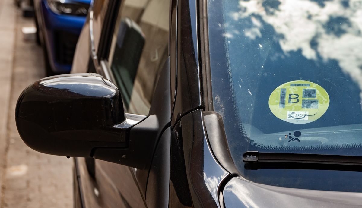 Las 36 ciudades que prohibirán primero los coches con etiqueta B y luego todos los diésel y gasolina