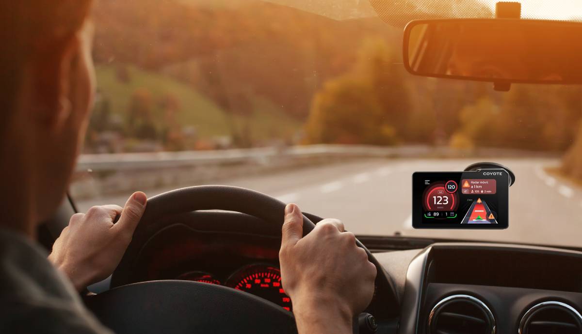 Probamos el Coyote Max, uno de los mejores avisadores de radares, y te contamos nuestra experiencia