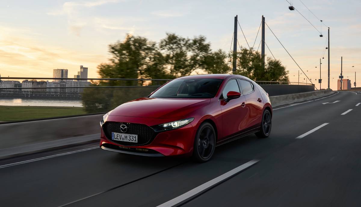Mazda actualiza su compacto 3 para seguir siendo la referencia de los amantes de la conducción