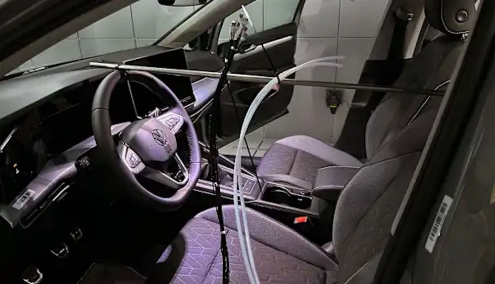 El ADAC ha medido las emisiones interiores en hasta cuatro coches nuevos para saber si son perjudiciales para la salud