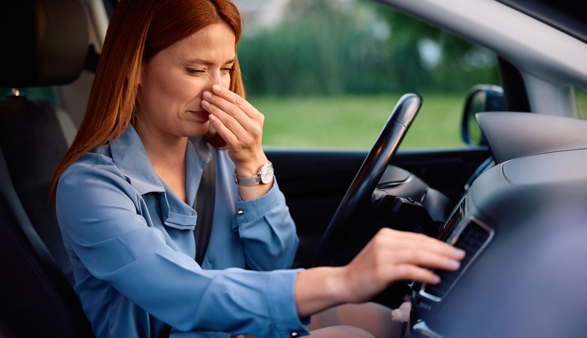 Alerta por emisiones dentro de los coches, el ADAC las mide, fuertes olores suponen contaminación