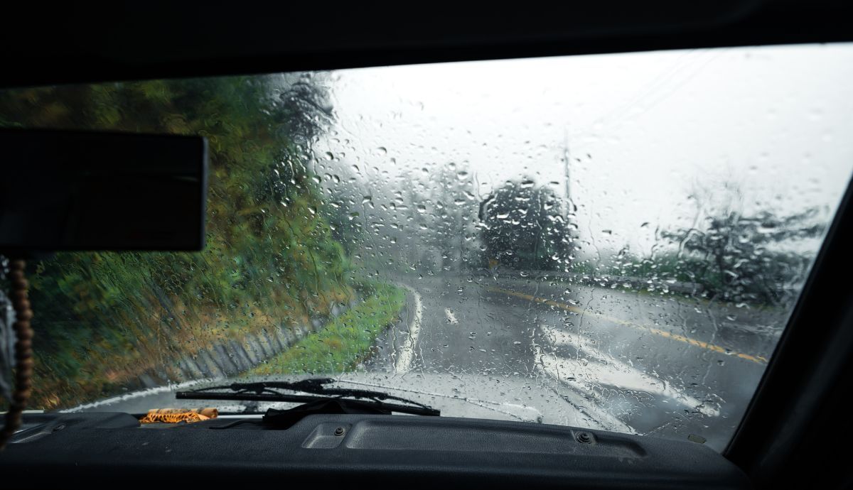 ¿Cómo conducir con lluvia intensa?
