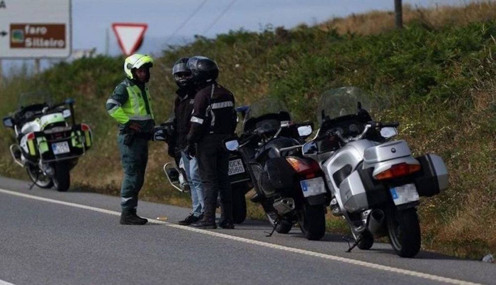 Nuevas motos camufladas de la DGT multan ya directamente en las carreteras, así puedes distinguirlas