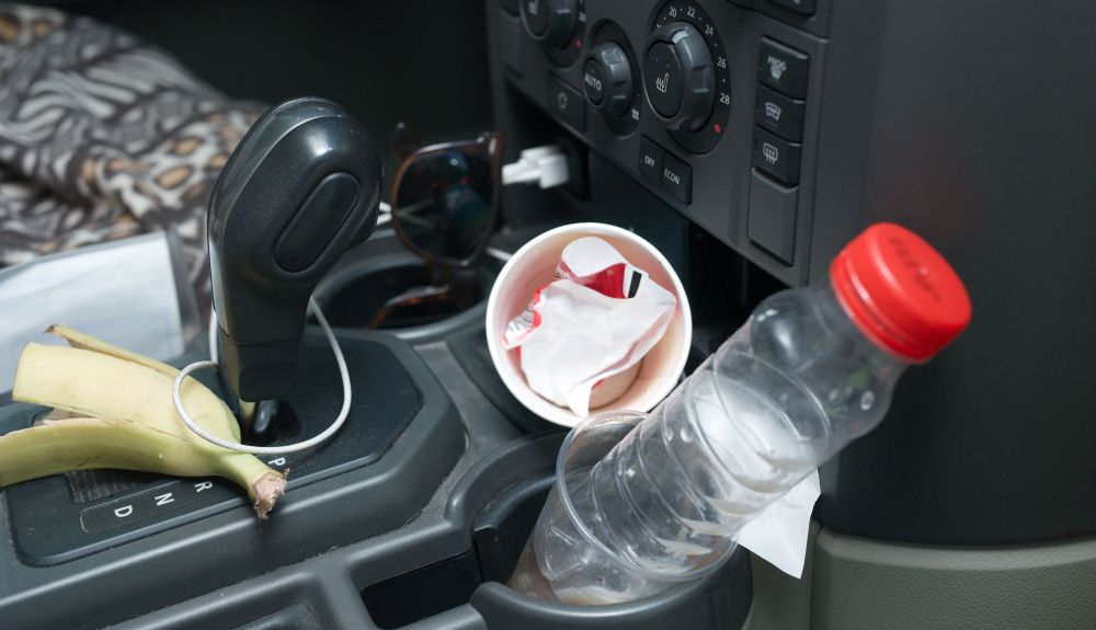 Dejar objetos en el interior de un coche en verano puede resultar muy peligroso por las altas temperaturas