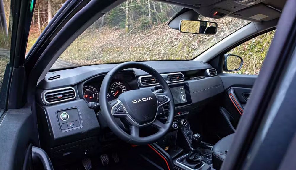 Interior del Dacia Duster Pick Up del especialista Borel