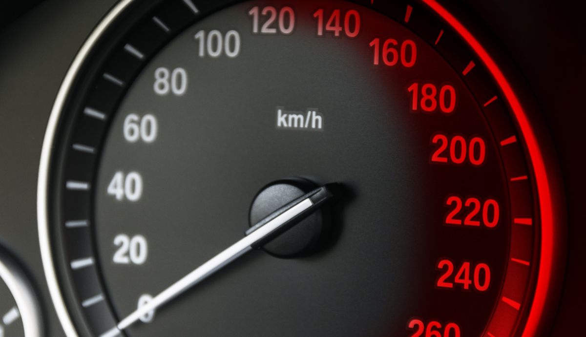 Limitadores de velocidad contra infractores reincidentes, luz verde a la nueva medida de seguridad