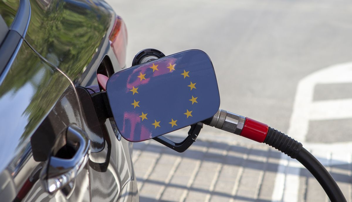 España, y otros 6 países de la UE, quieren prohibir ya los coches diésel, gasolina e híbridos
