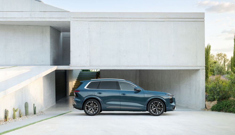 Pese a sus dimensiones y llantas hasta de 22" el Q7 parece elegante y proporcionado.