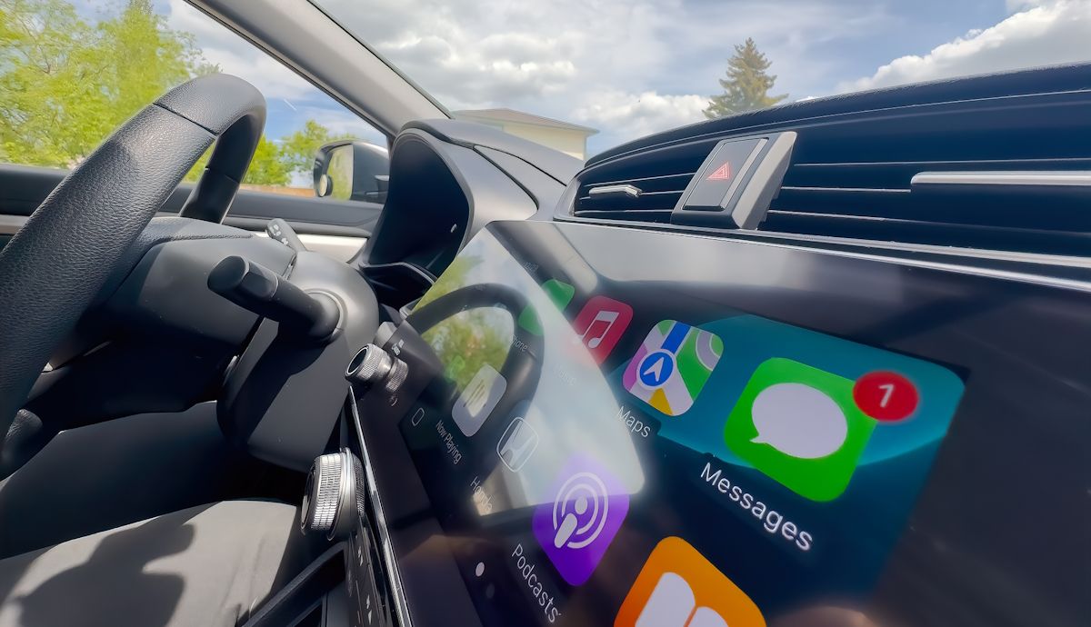 Bloqueo de la UE a la IA en coches, la última actualización de Apple CarPlay lo acusará