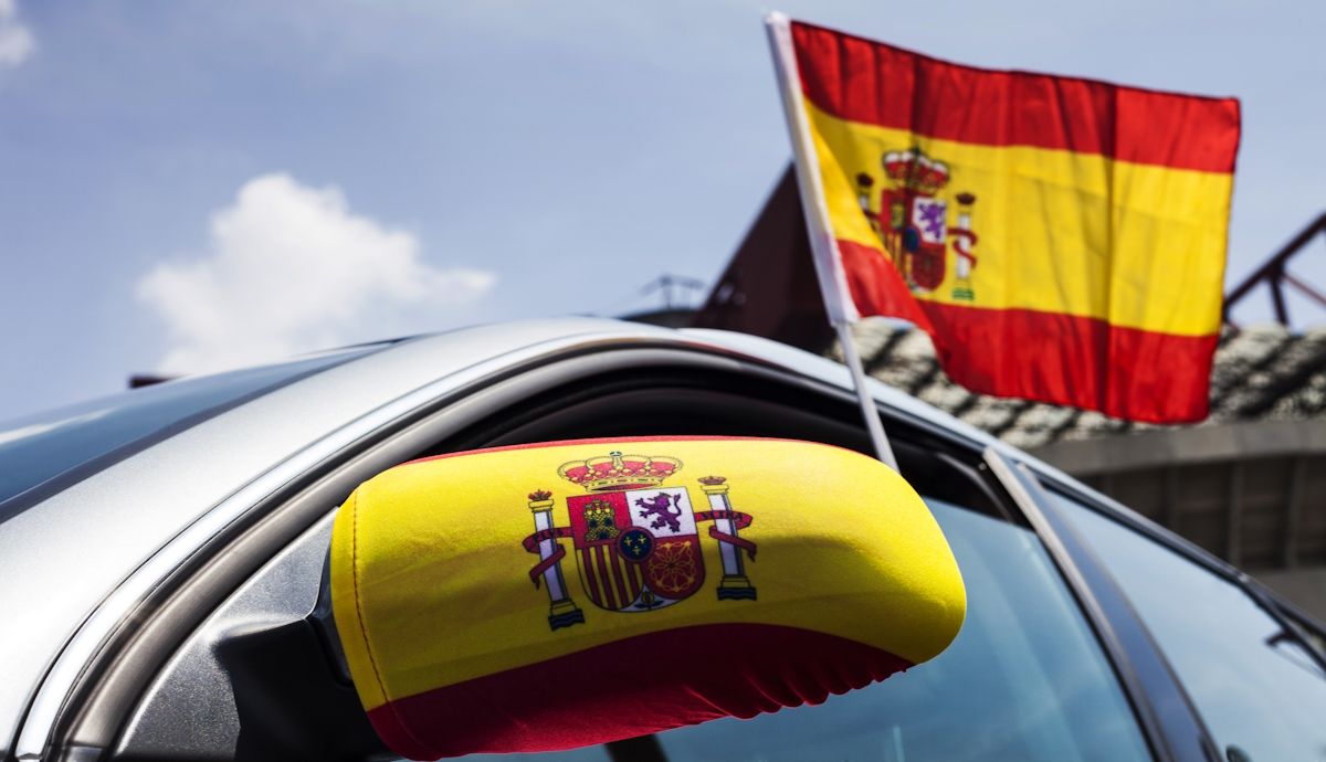 Hoy empieza el Mundial de fútbol, qué es legal y qué no al decorar coches y celebrar triunfos