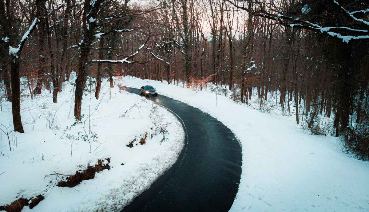 ¿Se puede conducir con nieve sin cadenas?