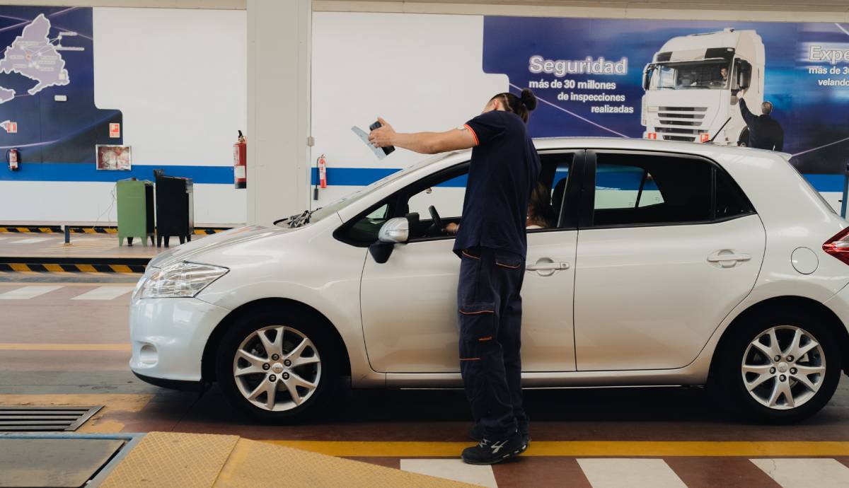 Estos son todos los coches que no pasan ya las inspecciones de ITV en España y sus fallos
