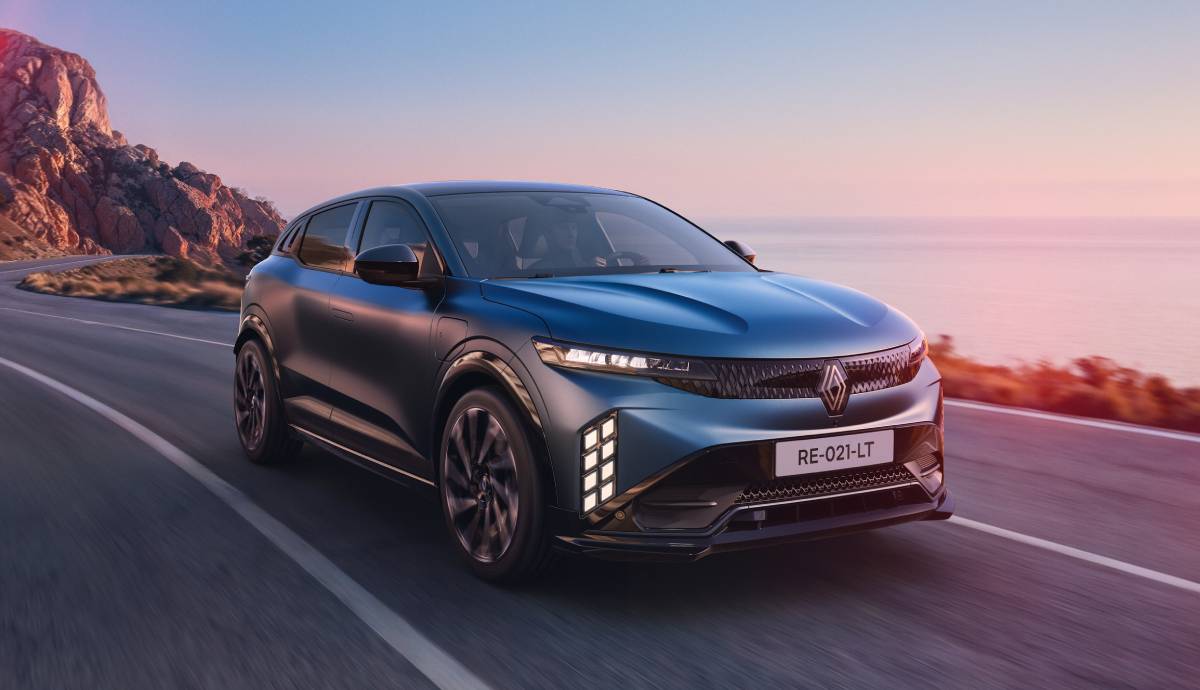 Diseño mejorado, batería distinta, más potencia de carga: el nuevo Renault Megane pasa al ataque