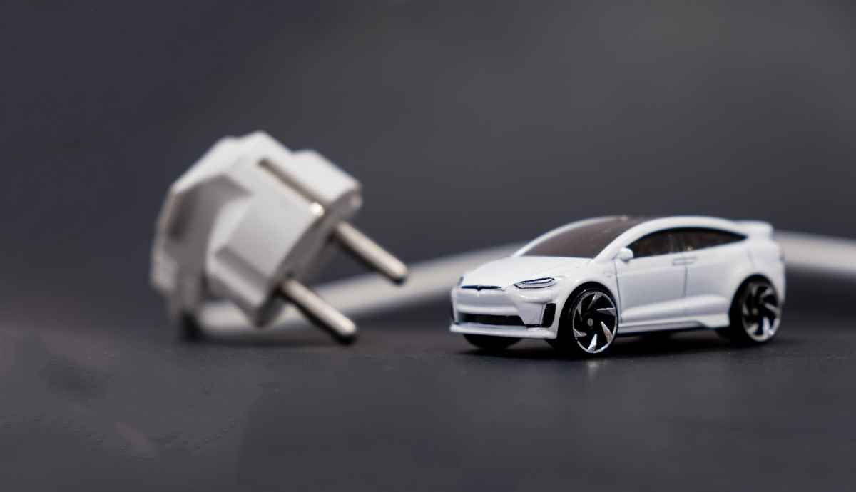 ¿A que voltaje trabajan los coches eléctricos?
