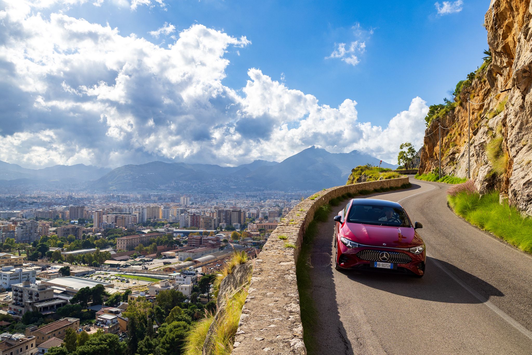 Mercedes CLA 250+ con tecnología EQ